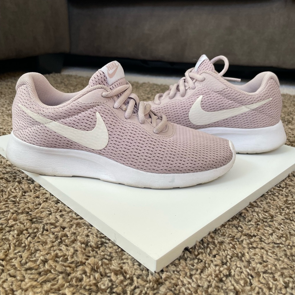 Nike Tanjun Women’s - size 5